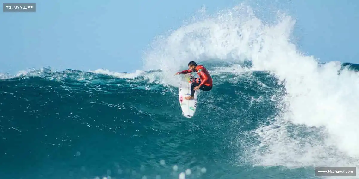 <strong>UED</strong>穿上装备的瞬间，你就是自己的冠军！👟🏅